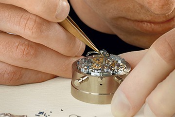 昆明百达翡丽手表有水气维修